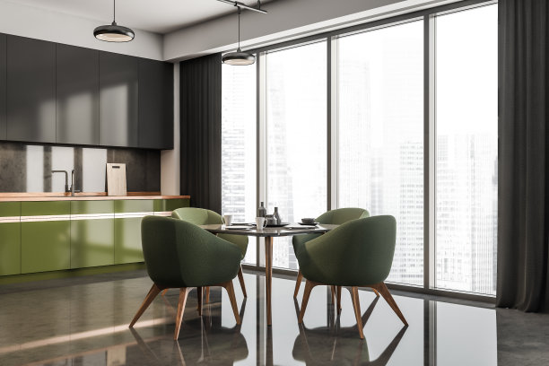 深色的厨房内部，餐桌和椅子放在混凝土地板和窗户上图片下载
