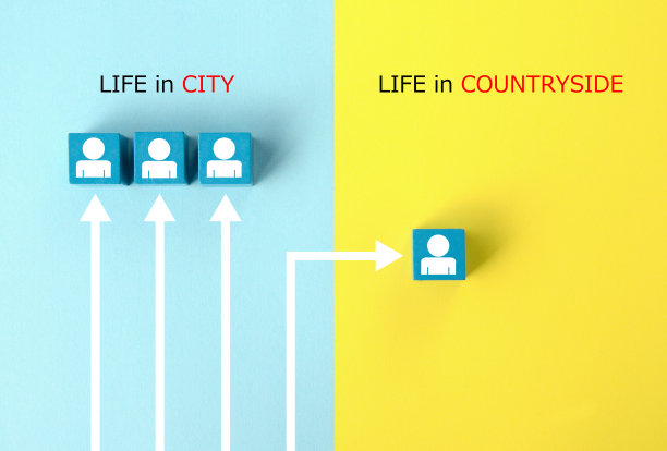 人们从城市生活向乡村生活的形象迁移图片下载