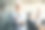 快乐成熟的女商人午休时间在办公室看着镜头。图片下载