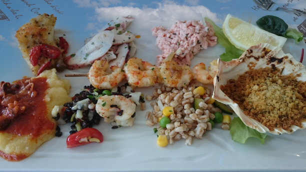 热拌开胃菜鱼盘热拌开胃菜鱼盘图片下载