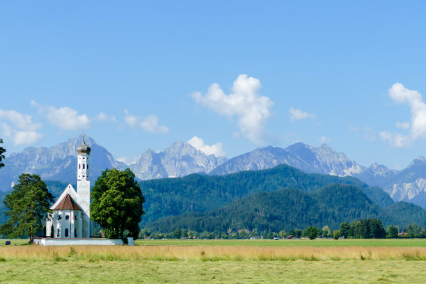 在北欧的瑞典斯堪的那维亚山区的教堂图片下载