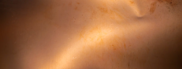 涂成铜色的金属板。背景或纹理图片下载