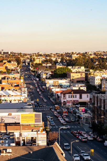 洛杉矶市中心马里波萨大街的交通状况图片下载
