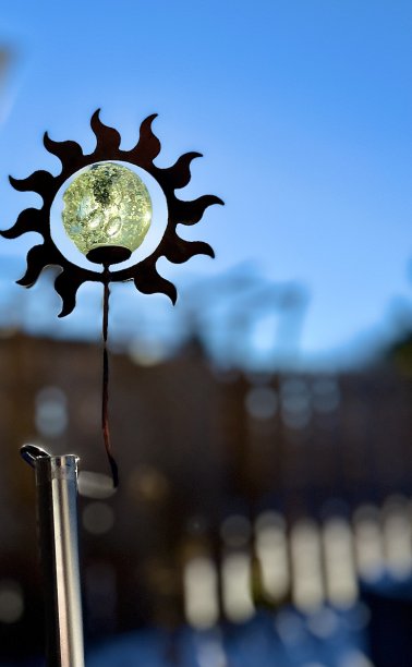 带太阳的玻璃球图片下载