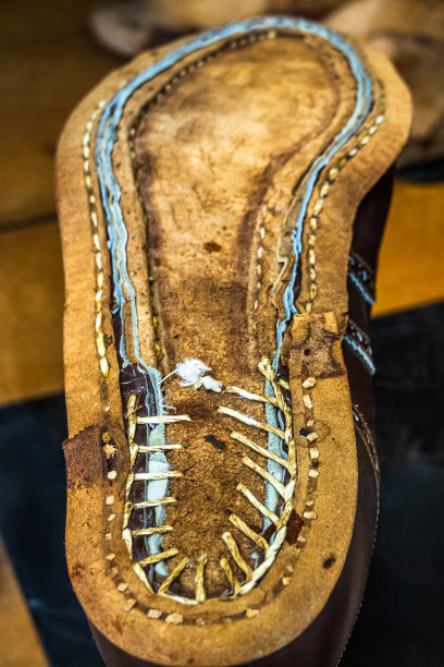 用旧鞋楦制鞋图片下载