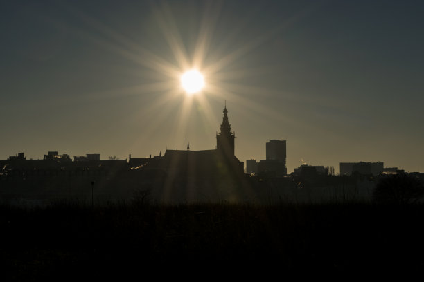 奈梅亨的剪影，美丽的天空图片下载