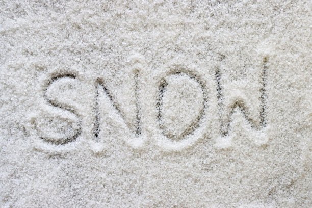 形象自制DIY简易卡片设计，用字母绘制成人工雪的背景，手工制作的节日圣诞贺卡，雪的留言图片下载