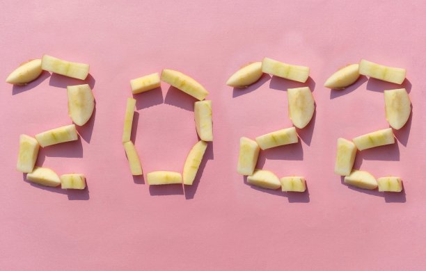 2022用苹果水果切块写就，新年快乐创意照片2022图片下载