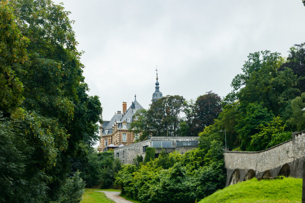 比利时那慕尔的一座美丽的古城堡图片下载