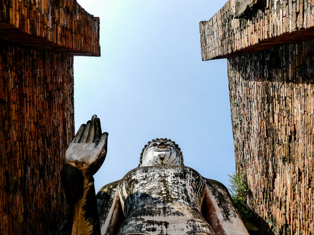 耶稣基督的十字架雕像，数码照片图片作为背景图片下载