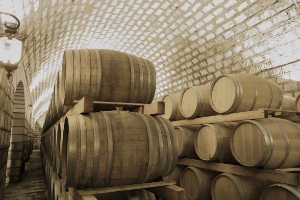 酒窖与木桶图片下载