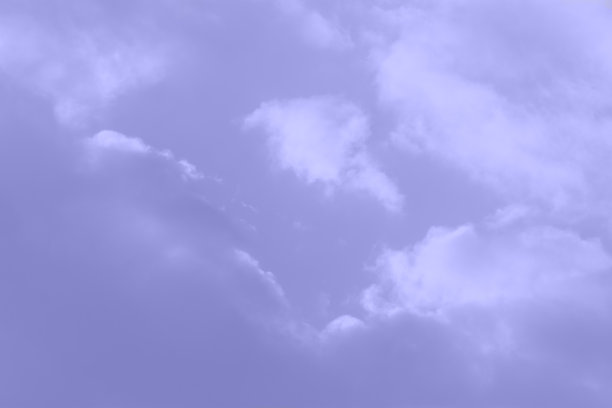 日落云背景。天空中柔和细腻的阴影。图片下载