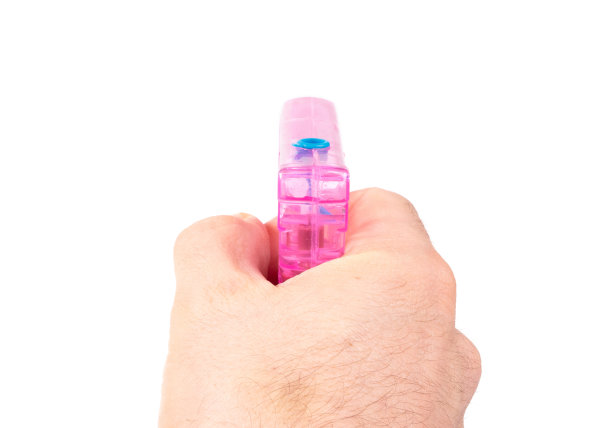 简单的粉红色小水枪孤立在白色上图片下载