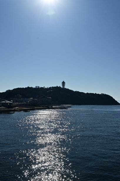 船和日本的小岛图片下载