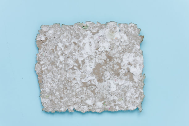 再生纸碎片。质地,背景。纸张元素清晰可见。以环保的理念对待环境的态度。从上面的观点图片下载