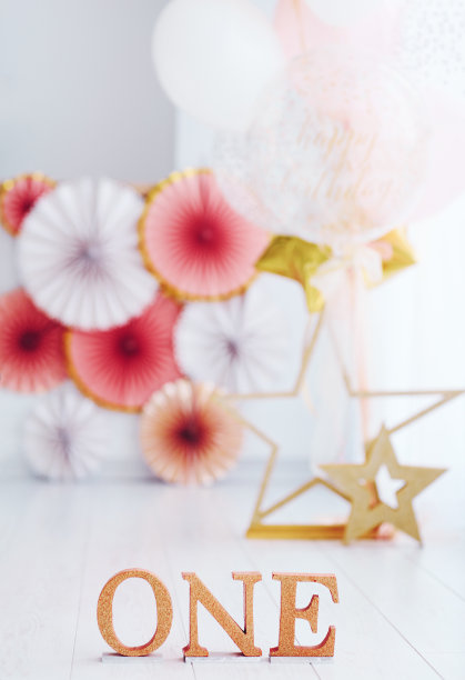 宝贝女儿生日派对的装饰品。一岁图片下载