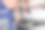 在公寓里做厨房壁柜的杂工。图片下载