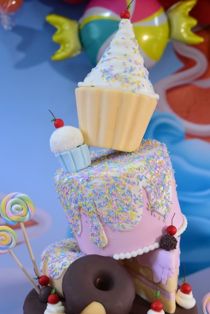 糖果，蛋糕，孩子们五颜六色的装饰品图片下载