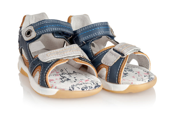 儿童矫形皮凉鞋，童鞋幼儿，特写，孤立在一个白色图片下载