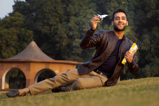 男人想要环游世界图片下载