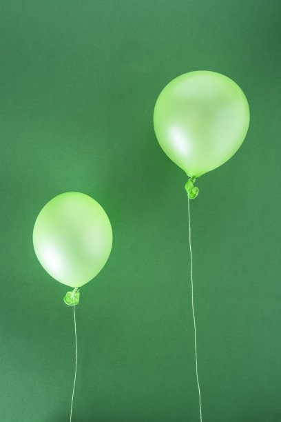 绿色背景的气球图片下载