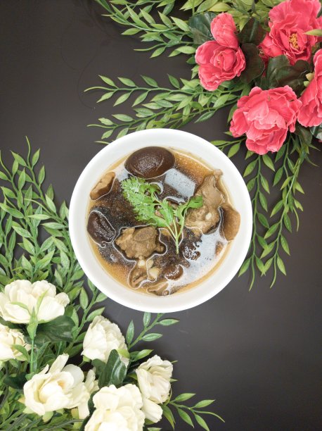 蘑菇猪骨汤。图片下载