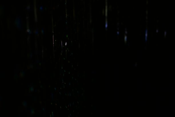 黑色背景纹理与软垂直高光图片下载