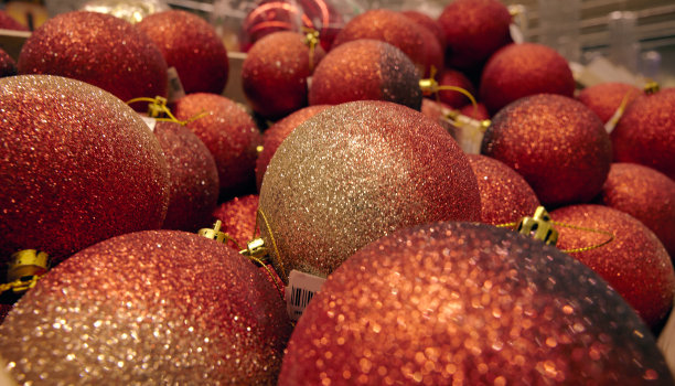 圣诞装饰照片特写红球在一个超级标记图片下载