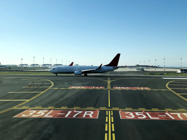 飞机是在座舱视角的停机坪点水平照片图片下载