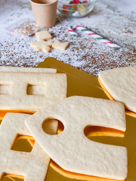 在家里装饰姜饼屋的原料图片下载