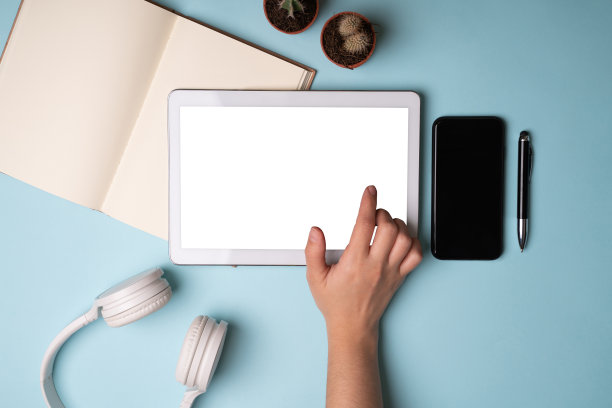 大学生做家庭作业图片下载