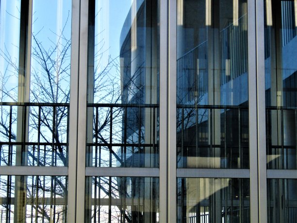 日本。12月。几何如果城市。反射。图片下载