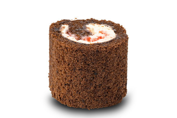 美味的迷你黑森林巧克力蛋糕卷充满白色奶油。图片下载