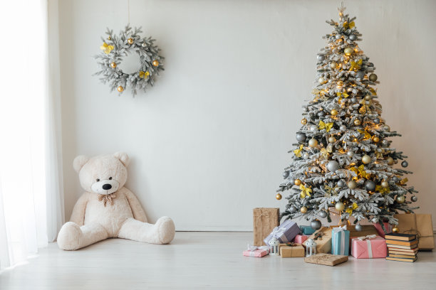 家庭室内圣诞树与礼物装饰新年图片下载