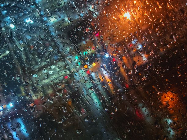 晚上下雨图片下载