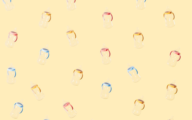 许多喂食瓶在空中飞舞，3d渲染。图片下载