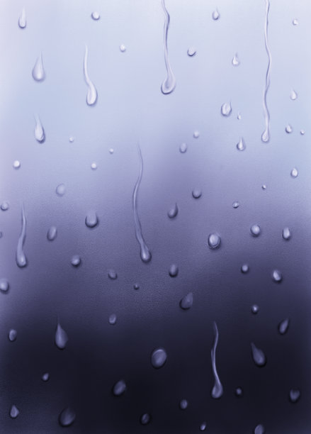 雨滴落在玻璃窗上图片下载