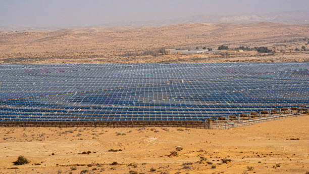阿沙利姆发电站全景照片。阿沙利姆发电站。该太阳能发电站建在贝尔谢巴市以南的内盖夫沙漠中图片下载