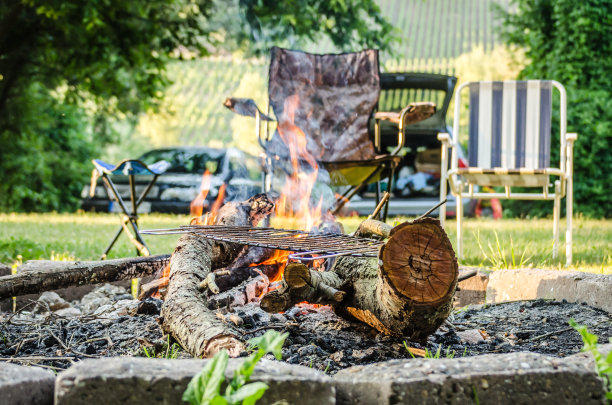 营地着火了图片下载
