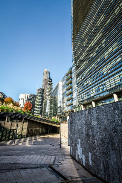 意大利米兰金融区车道图片下载