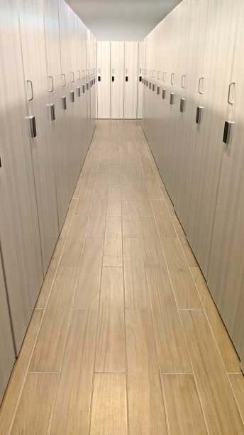 木质储物柜的房间图片下载