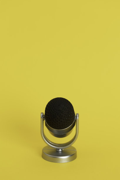 麦克风在黄色图片下载