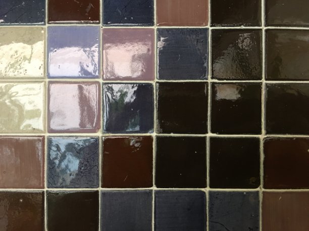 屋里铺着瓷砖地板图片下载