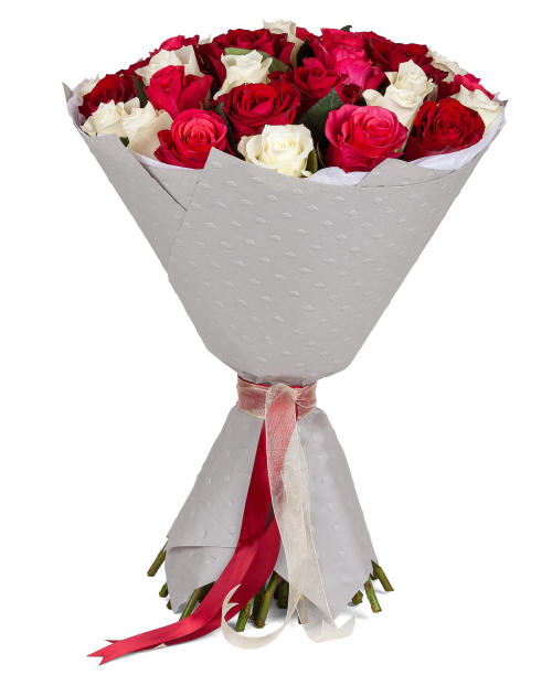 新鲜的红色和白色的花束包裹在灰色的纸与丝带孤立在白色的背景图片下载