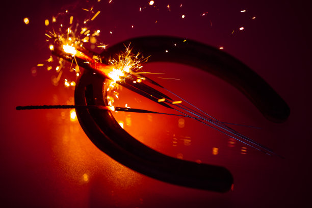 马蹄铁带投星器，象征除夕、新年、新年图片下载