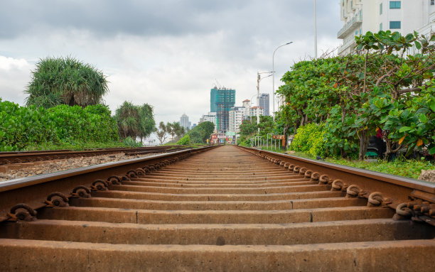 斯里兰卡生锈的旧铁轨图片下载