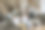 兄弟姐妹在家里争夺电视遥控器图片下载