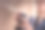 年轻的女化妆师，用刷子和粉化妆。粉在空气中。专业化妆的概念。撅起嘴唇和亲吻的姿势。图片下载