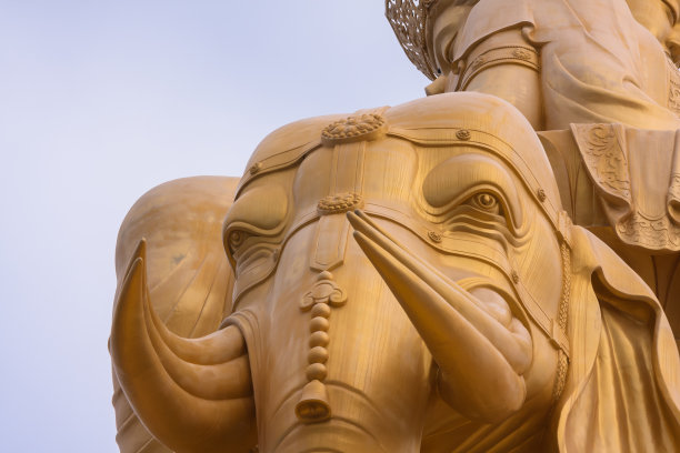 峨眉山的金象雕像，四川省，中国图片下载