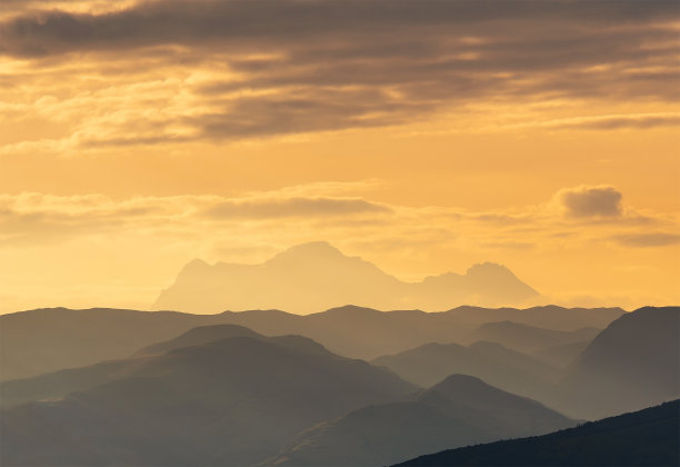 安提萨纳日出火山，基多，厄瓜多尔图片下载